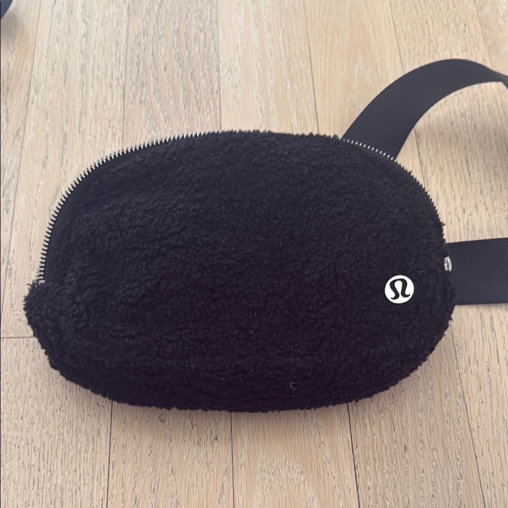Lululemon Black 1L Everywhere Belt Bag